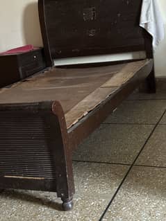 Wooden bed single
