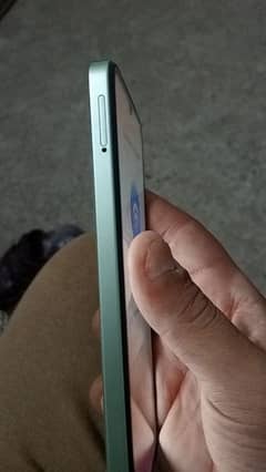 one hand use mobile like new 10/10 condition Mena khud box open K