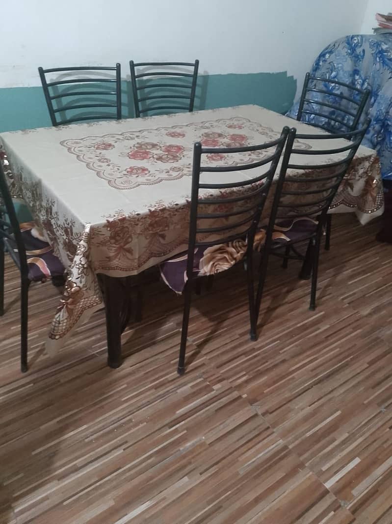 dining table excliint condition 1