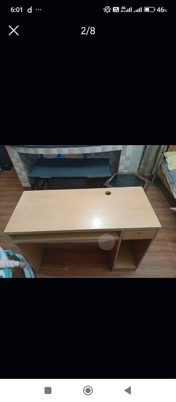 computer table for sale in excellent condition 1