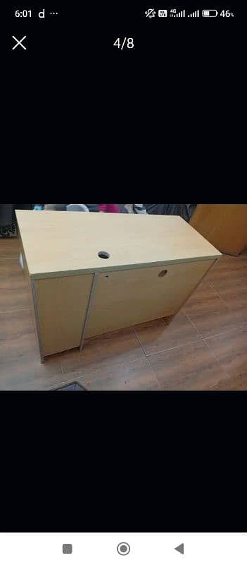 computer table for sale in excellent condition 3