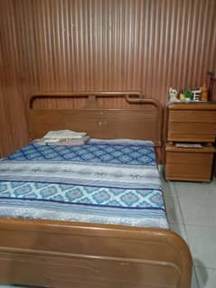 sidetable with bed with mattres are avilable