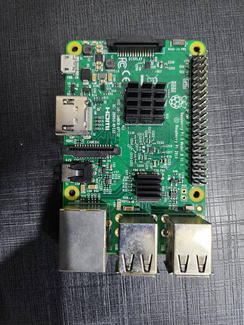 Raspberry Pi 3 B 1GB + 5in Touch LCD + Case and More 2