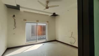 1 KANAL UPPER PORTION FOR RENT IN SUI GAS SOCIETY PHASE 1
