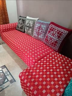 L Shaped sofa 6 seater 1 puffy