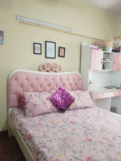 Beautiful Queen Bed