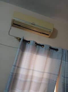 HITACHI