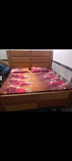 is made from wood , moltyfoam 8 inch mattress