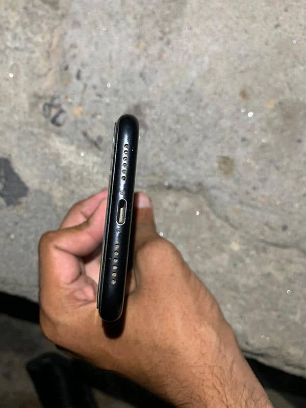iphone xr jv best condition orignal battery with orignal charge 7