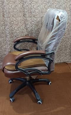 Boss Chair revolving chair 2 Month used