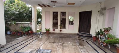7 Marla House 4 bedroom with lown with gas For Rent