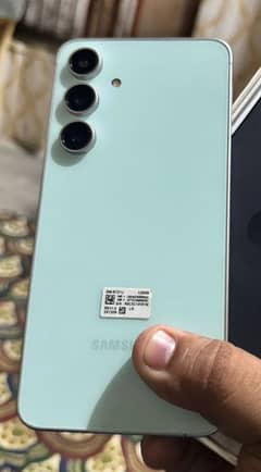 Samsung s24fe 8/128Gb 5G brand new kit sim locked