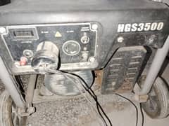 It is a 3kW gasoline generator suitable for household and outdoor use.