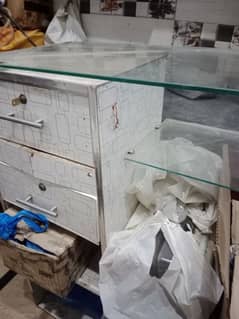 Shop Counter With Glass
