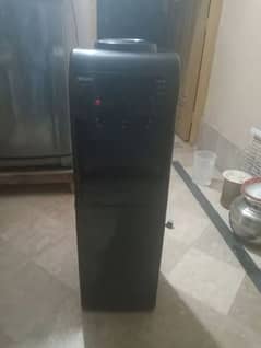 Orient dispenser