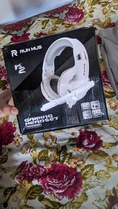 Good sound quality + mic quality headphones with box