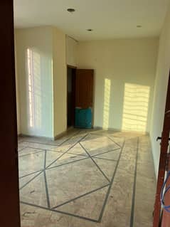 4 Marla Center Wala Portion For Rent