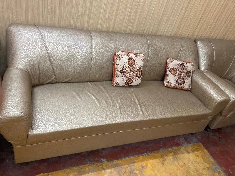sofa set 131ke 2set hein bilkul new condition ke hein 1