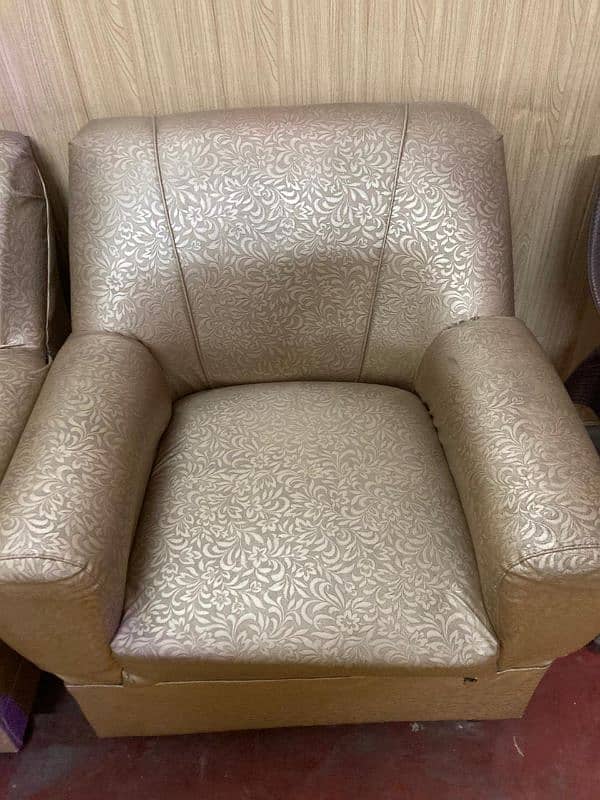 sofa set 131ke 2set hein bilkul new condition ke hein 3