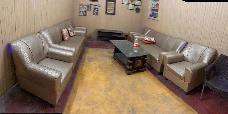 sofa set 131ke 2set hein bilkul new condition ke hein 5
