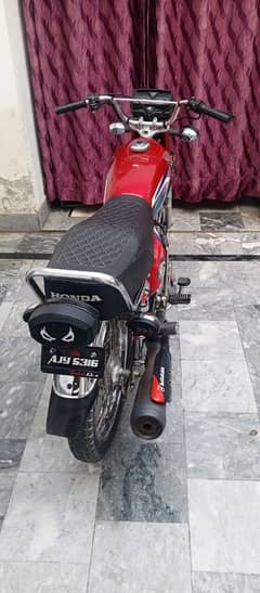 honda 125 red colour condition 9 by 10
