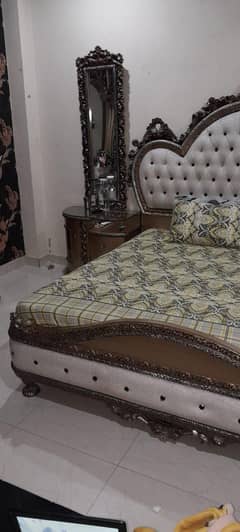 furniture change Karna hain is liye sale kr rahy hain