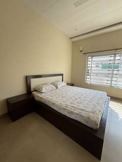 Elegant Queen Bed Set with 2 Side Tables