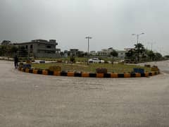 T&T F-17 30x60 POSSESSION PLOT AVAILABLE FOR SALE. .