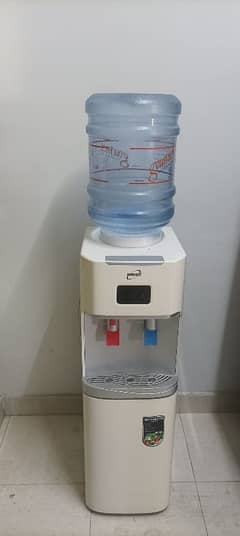 Homage water dispenser