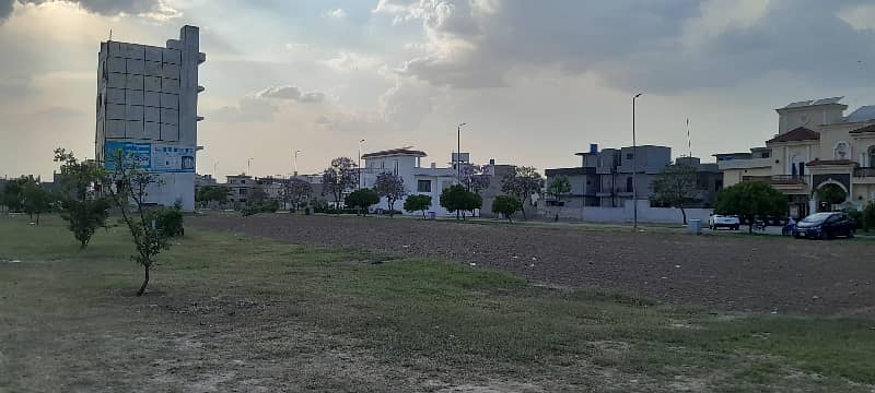 A Prime Location Residential Plot Of 10 Marla In Park View City - Overseas Block 4