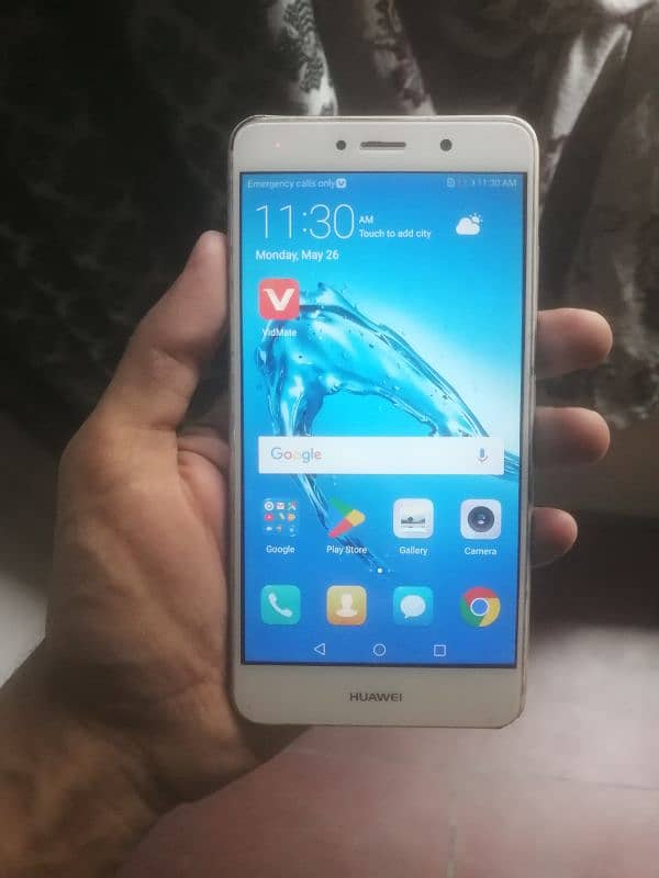 Huawie Y7 Prime 2017  64gb/4gb 4G. Excellent battery timing 0