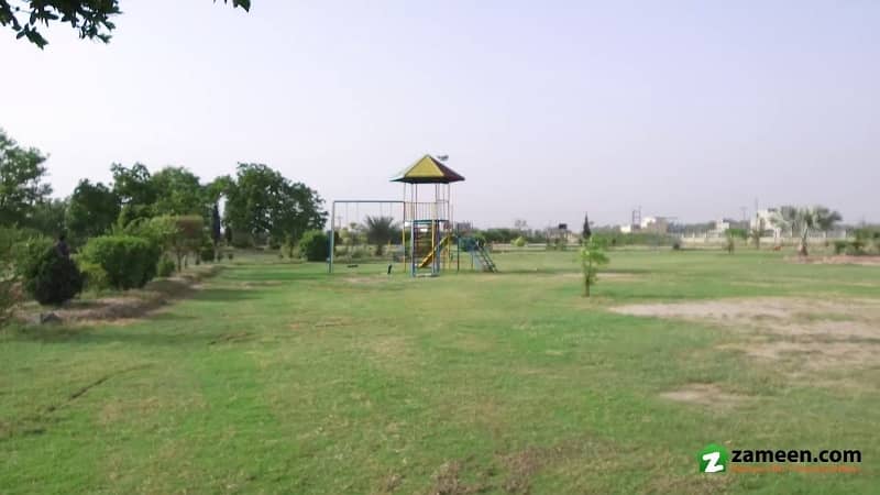 Hot location of F block Facing park plot 4
