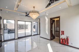 1 KANAL UPPER PORTION EXCELLENT LOCATION TOP CLASS OPTION AVAILABLE IN DHA PHASE 3