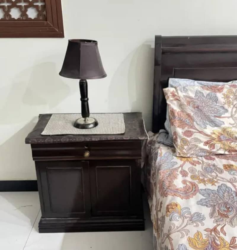 King size double bed with side tables with mattress 0