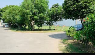 Corner/ Park Facing Plot
