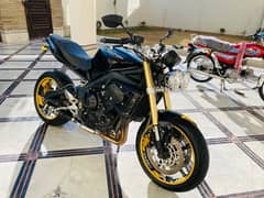 Triumph street tripple 675cc 2010 model