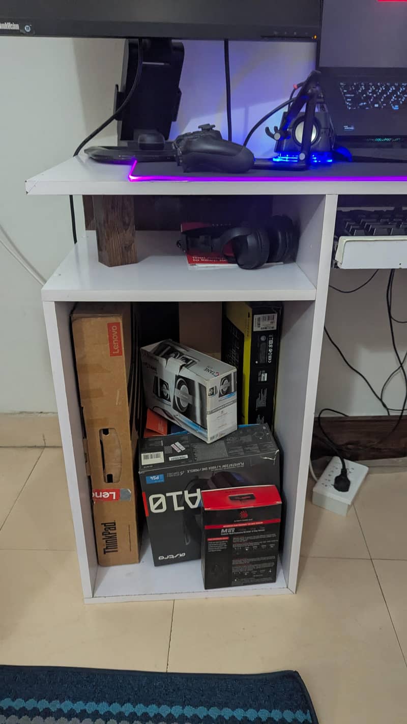 Computer table 1