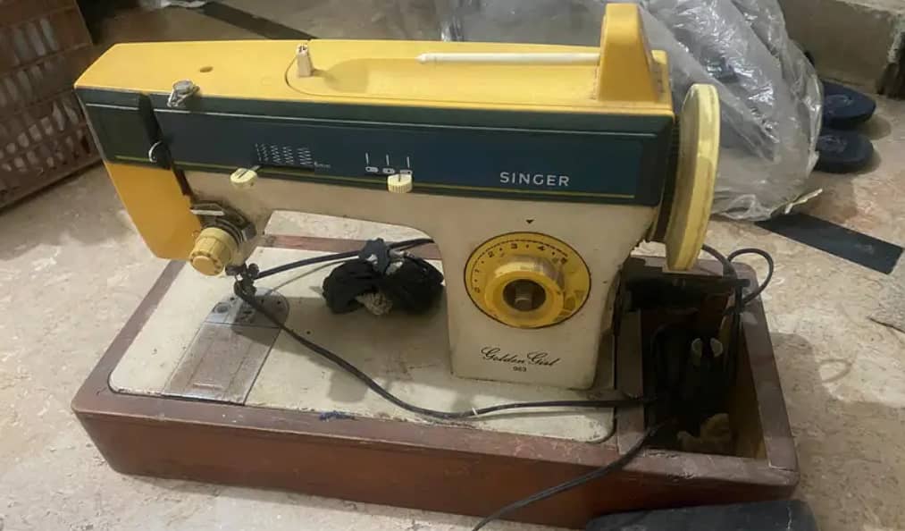 Singer Sewing Machine 0
