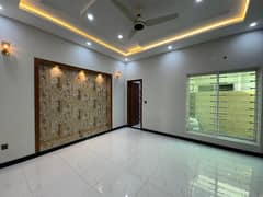 Prime Location House Of 10 Marla For rent In Central Park Housing Scheme