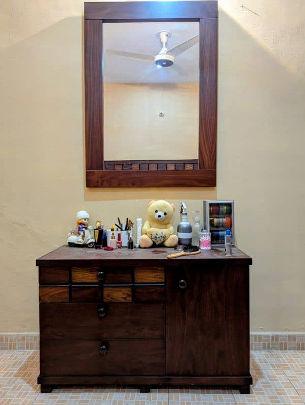 Dressing Table with Mirror 0