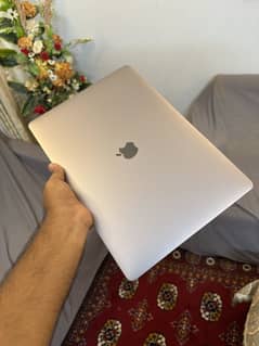 Apple Macbook Pro 2017 (15.4 inch)