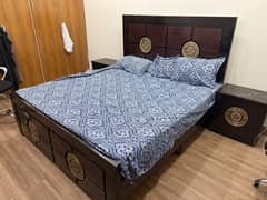 King size bed with metres 6 months use like new