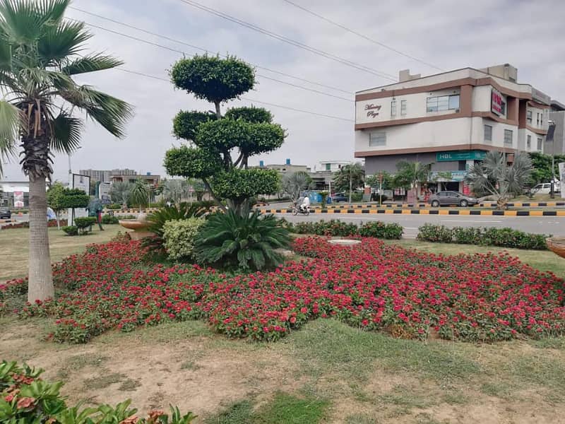 320 Sq Yd Plot For Sale in Block C B-17 7