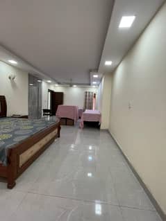 10 MARLA USED HOUSE FOR SALE IN LAKE CITY WITH GAS INSTALLED