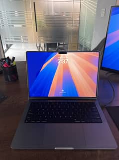Macbookpro 14 inch M3 Chip, 512 gb, 16 gb ram