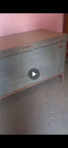 trunk peti 2piece jesti good condition
