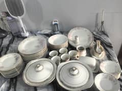 Glass dinner set