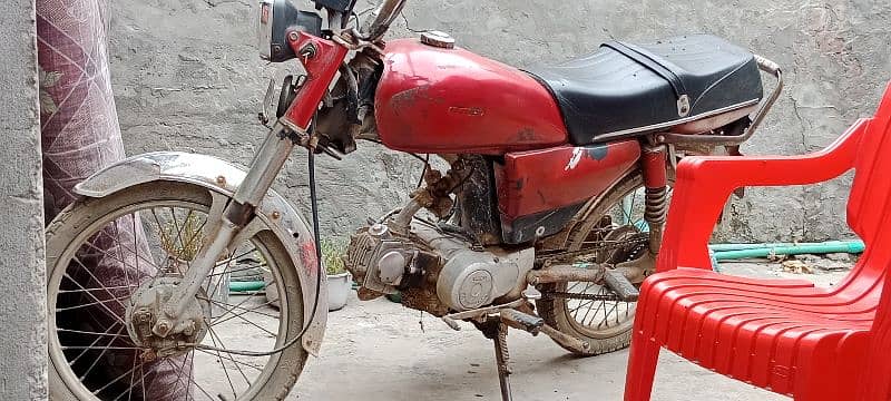 Motor cycle running condition. condition pics me dekh lean 4