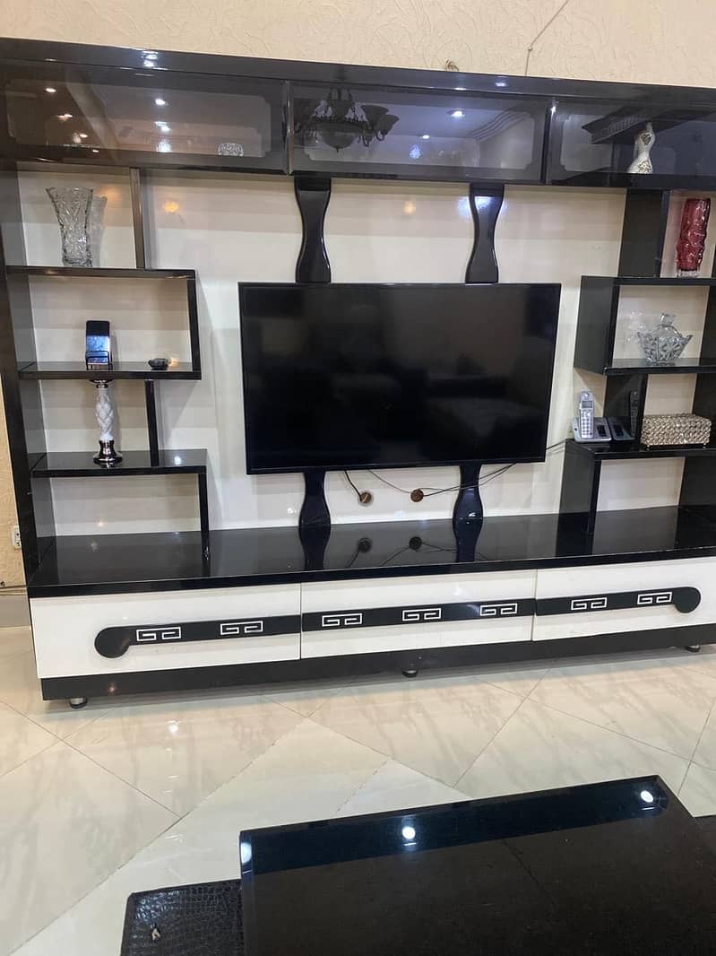 LCD divider with center table 0