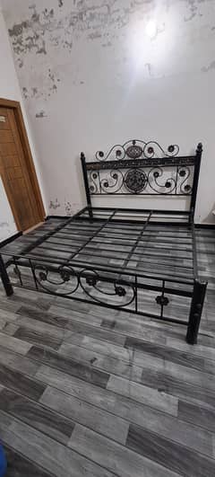 iron bed for sale Urgent
